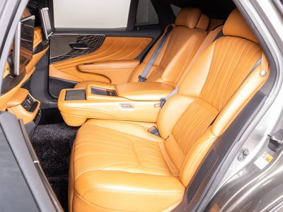 صورة 8 لـ 2021 Lexus LS
