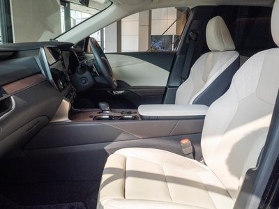 صورة 5 لـ 2023 Lexus RX
