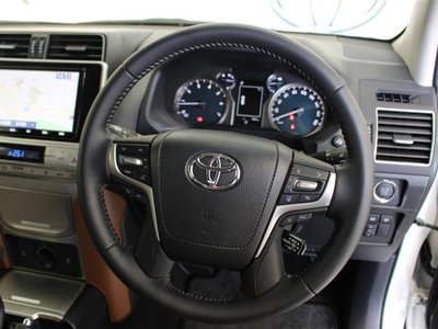 TOYOTA LAND CRUISER PRADO - 8