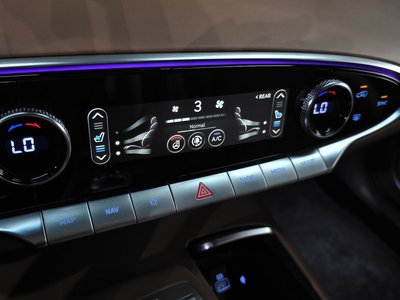 2022 Genesis GV70 thumbnail 24