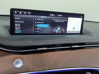 2022 Genesis GV70 thumbnail 23