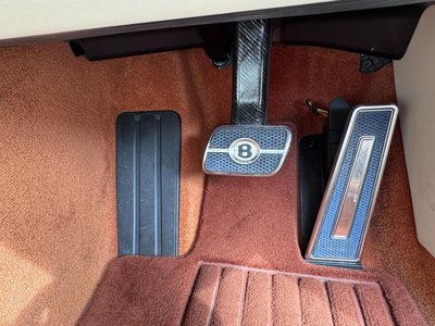 BENTLEY FLYING SPUR - 10