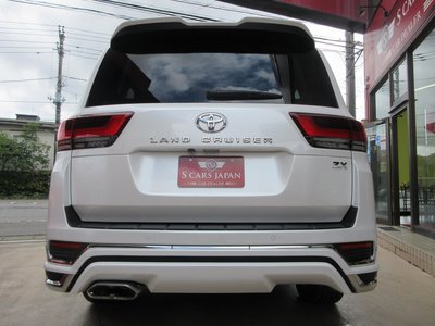 TOYOTA LAND CRUISER 300 - 7