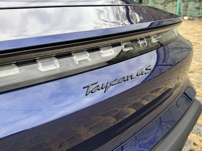 PORSCHE TAYCAN - 8