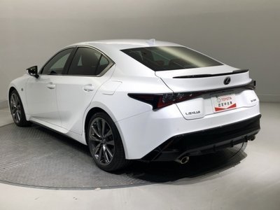 صورة مصغرة 36 لـ 2021 Lexus IS