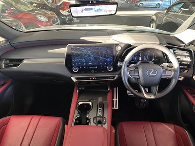 صورة مصغرة 31 لـ 2023 Lexus RX