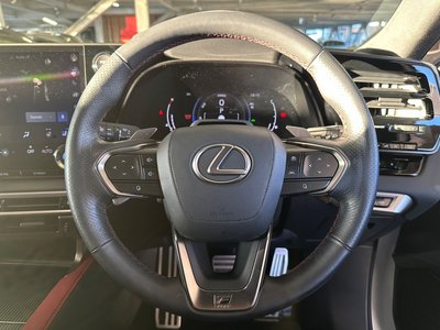 صورة مصغرة 33 لـ 2023 Lexus RX