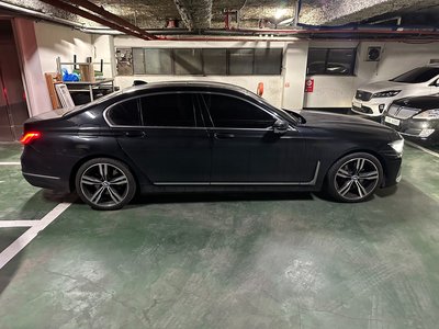 BMW 7 SERIES - 2