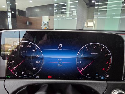 MERCEDES-BENZ E-CLASS - 8