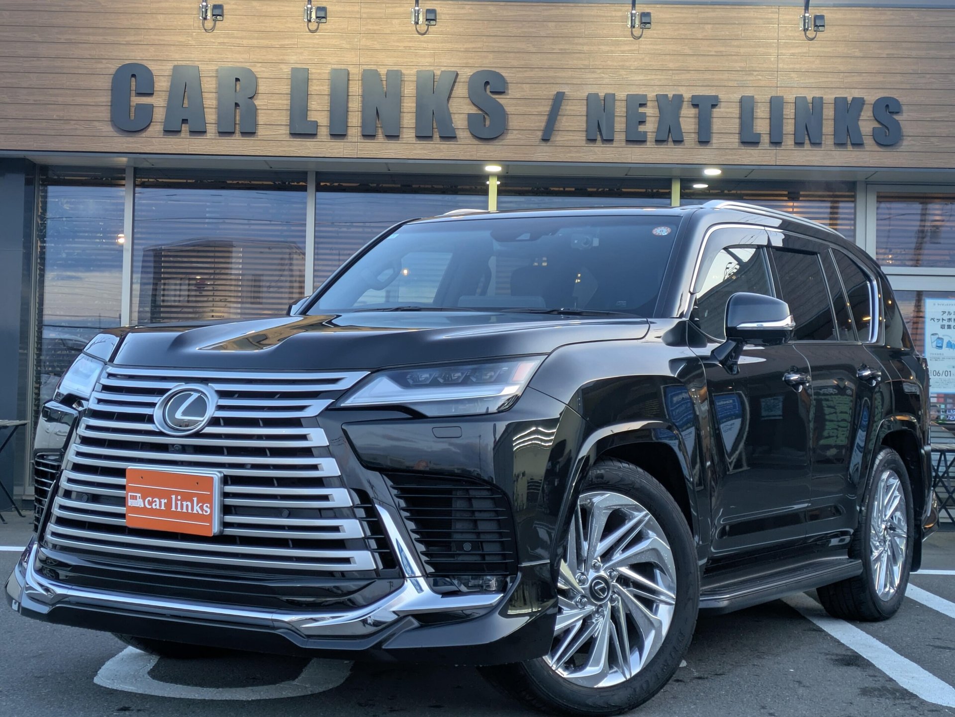 LEXUS LX - View 1
