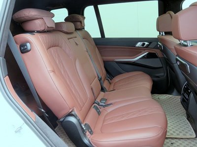 BMW X7 - 7