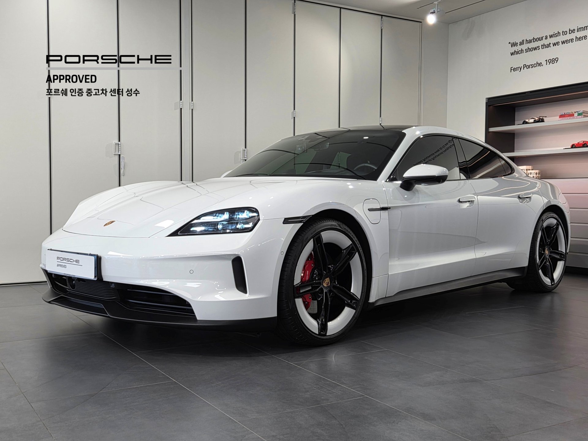 PORSCHE TAYCAN - View 1