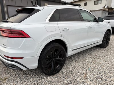 AUDI Q8 - 8
