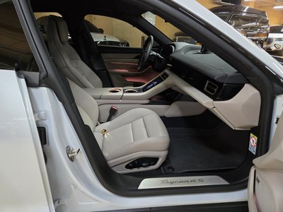 2024 Porsche TAYCAN 照片 2