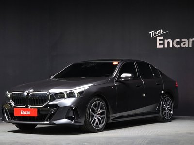 BMW 5 SERIES - 1