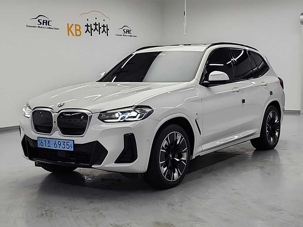 BMW IX3 - View 1