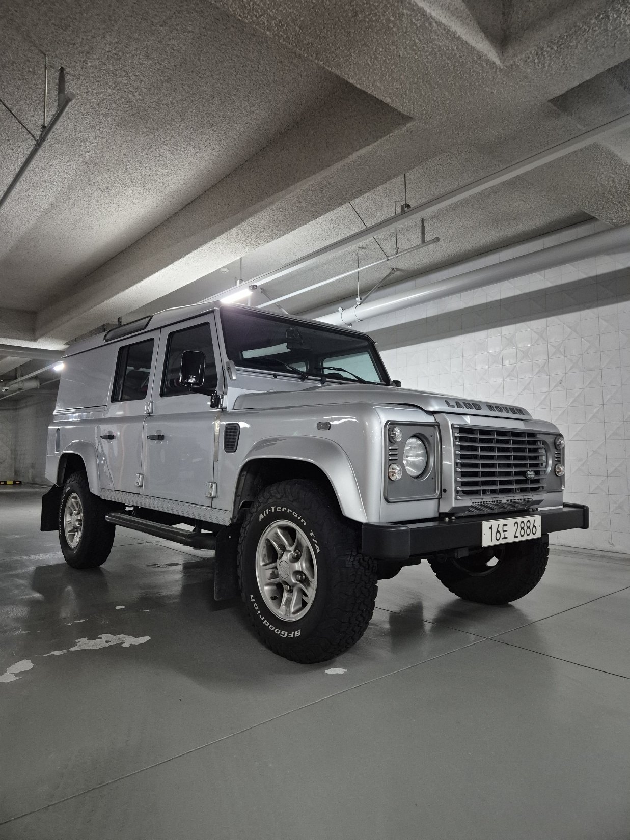 LAND ROVER DEFENDER - View 1