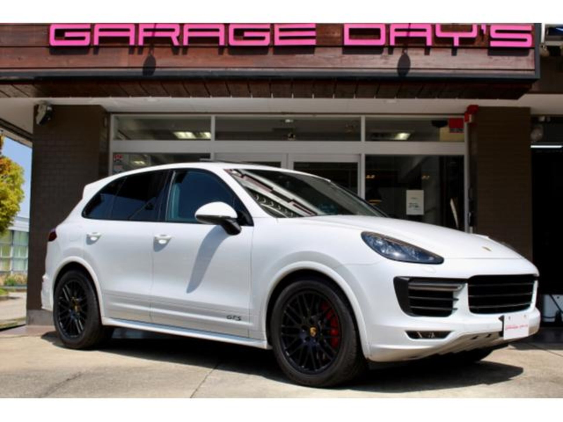 PORSCHE CAYENNE - View 1