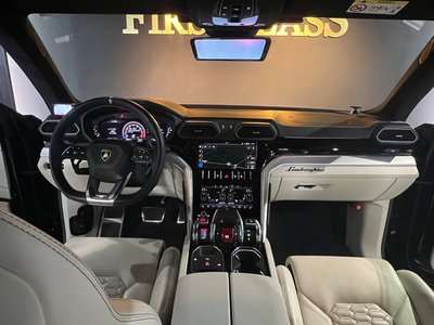 2020 Lamborghini URUS thumbnail 12
