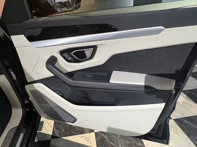 2020 Lamborghini URUS thumbnail 22