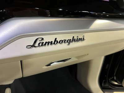 2020 Lamborghini URUS thumbnail 23