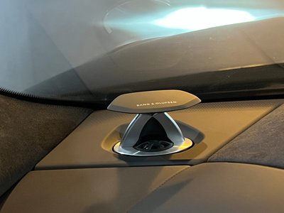 2020 Lamborghini URUS thumbnail 17