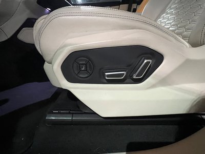 2020 Lamborghini URUS thumbnail 21