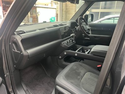 LAND ROVER DEFENDER - 8
