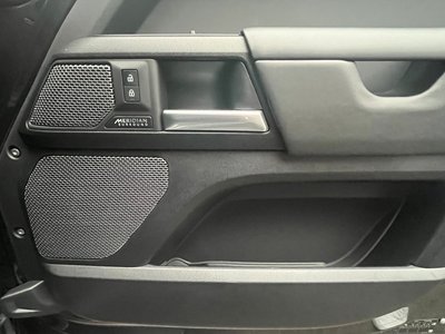 LAND ROVER DEFENDER - 4
