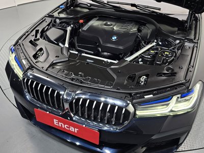 2022 BMW 5 SERIES photo 7