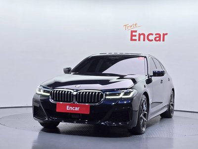 2022 BMW 5 SERIES photo 2