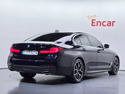 2022 BMW 5 SERIES photo 3
