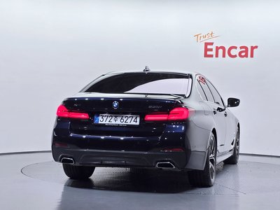 2022 BMW 5 SERIES photo 4