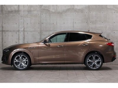 2021 Maserati LEVANTE photo 3
