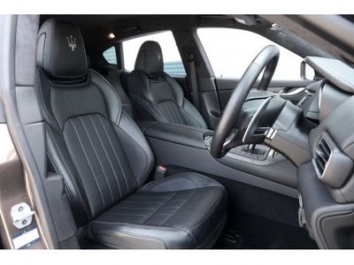 2021 Maserati LEVANTE photo 6