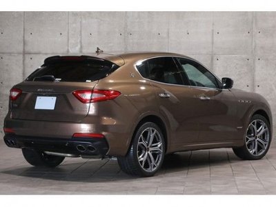 2021 Maserati LEVANTE photo 2