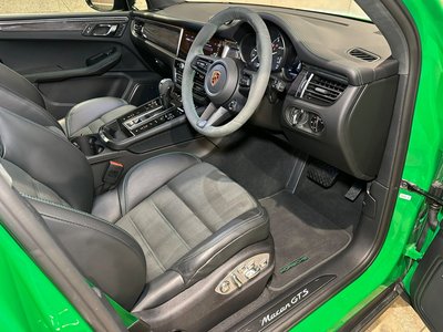 PORSCHE MACAN - 3