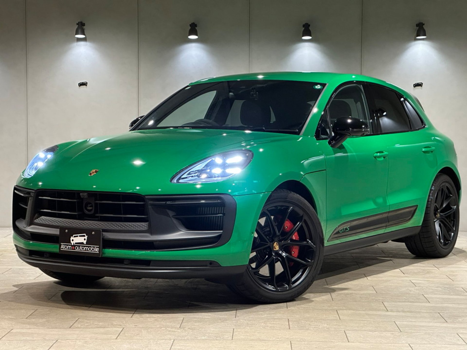 PORSCHE MACAN - View 1