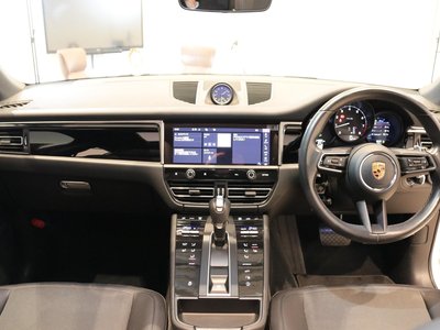PORSCHE MACAN - 3