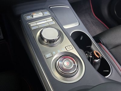 2023 Genesis GV70 — миниатюра 12