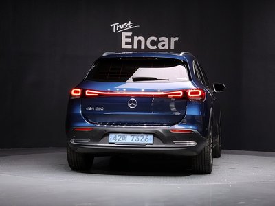 MERCEDES-BENZ EQA - 3