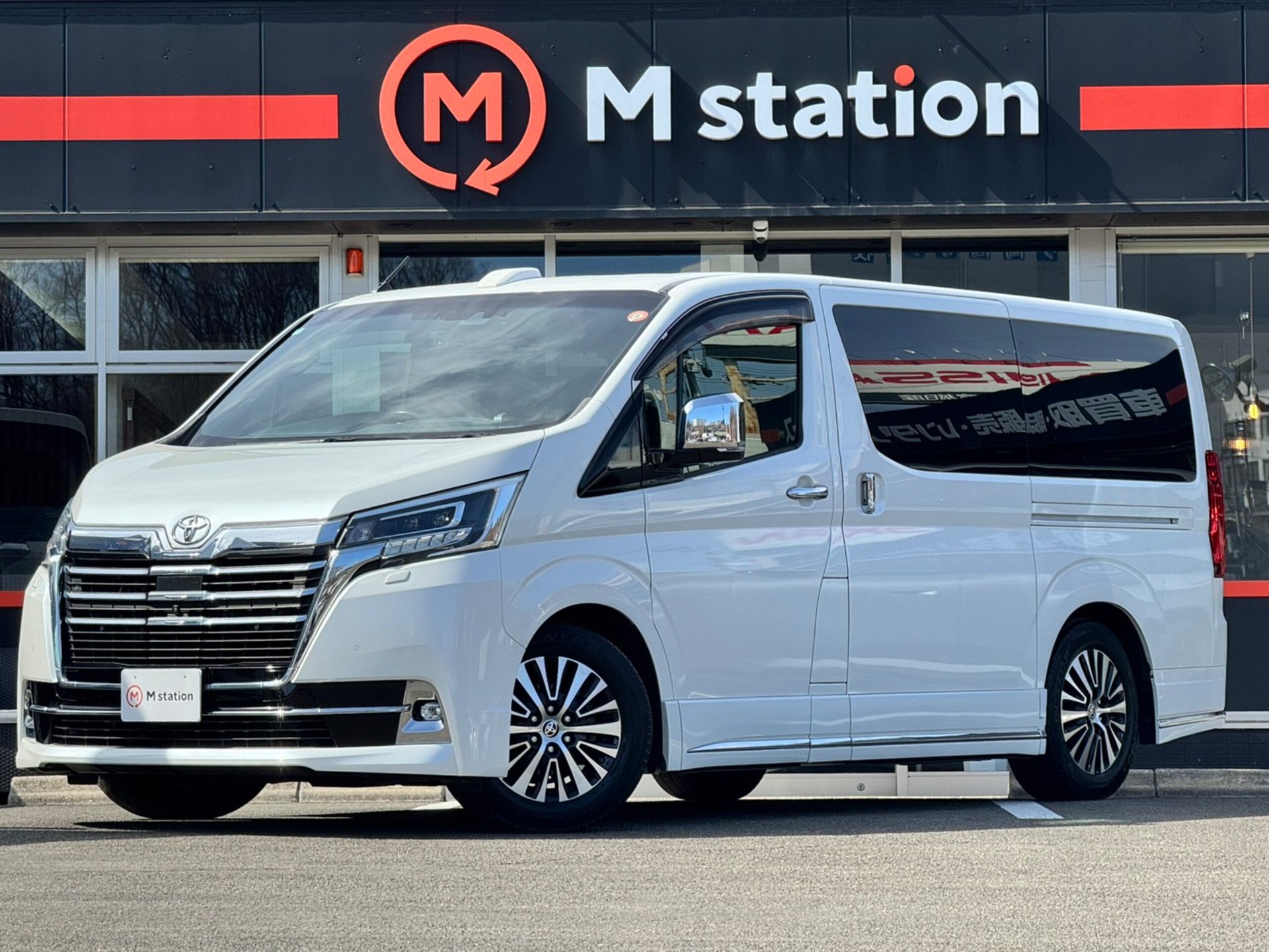 TOYOTA GRAND ACE - View 1