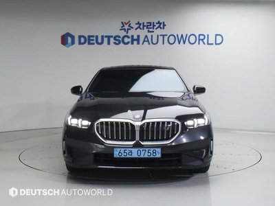 2024 BMW I5 photo 2