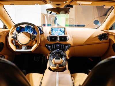 ASTON MARTIN VANTAGE - 2