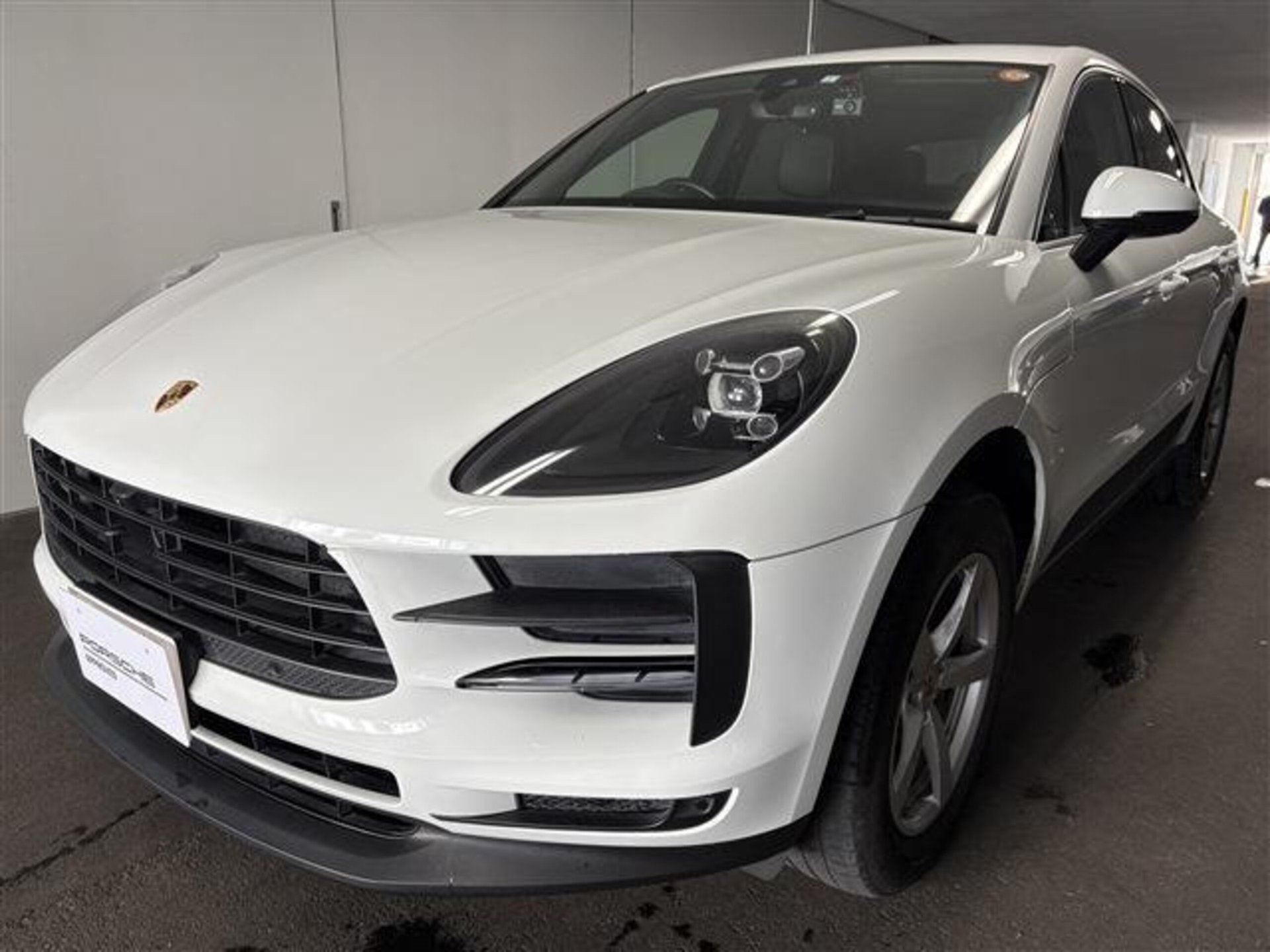 PORSCHE MACAN - View 1