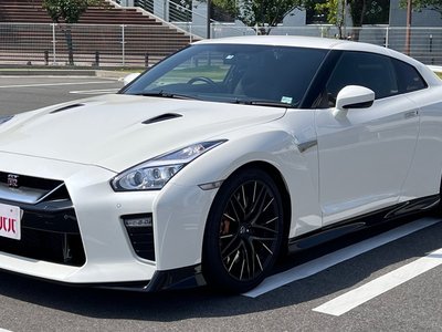 NISSAN GT-R - 1
