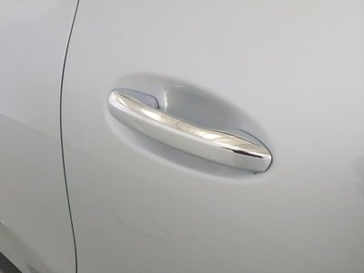2025 Mercedes-BENZ GLC — миниатюра 12