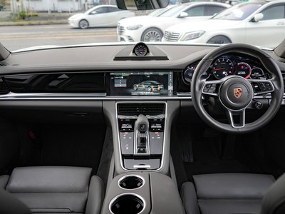 PORSCHE PANAMERA - 4