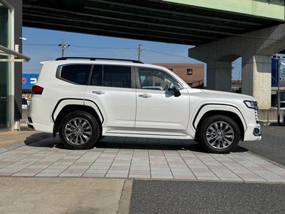 TOYOTA LAND CRUISER 300 - 7