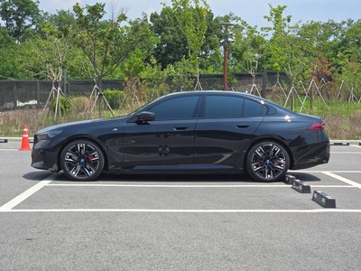 صورة 2 لـ 2024 BMW I5